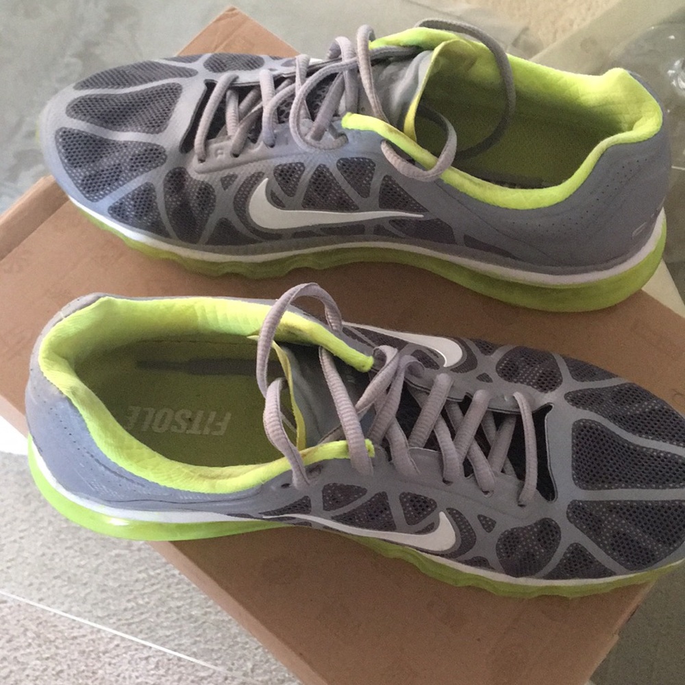 Women’s air max tennis shoes